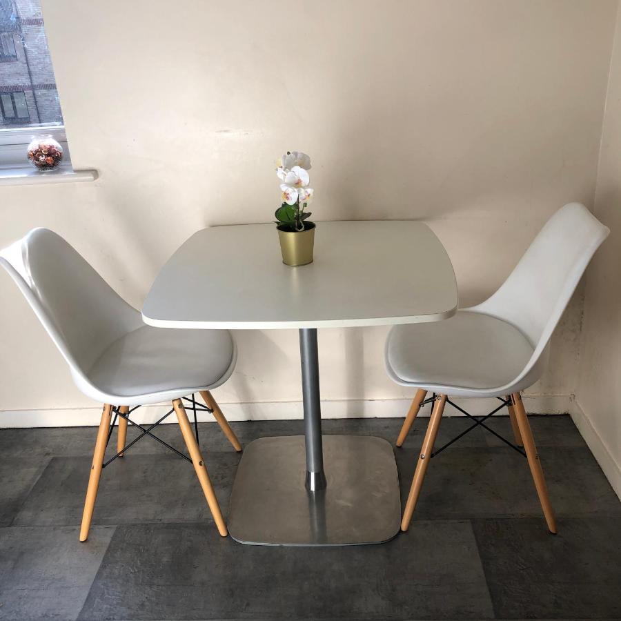 2 Bedroom, Near Station, Fast Wi-fi, Free Parking! Lejlighed *