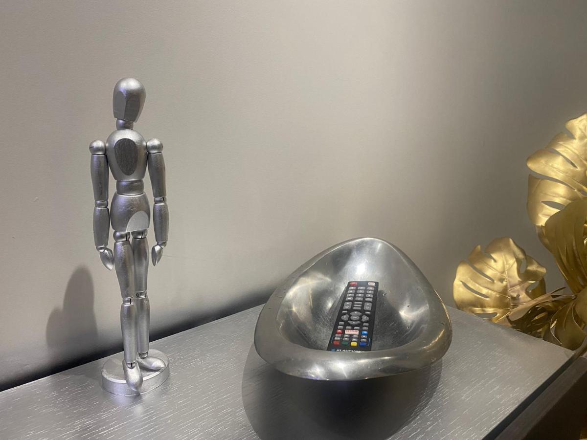 New Luxury Cyberpunk 1bed Studio Serviced Notting Hill Free Wifi & Netflix Location Perfect For Solo & Coupled Guests London