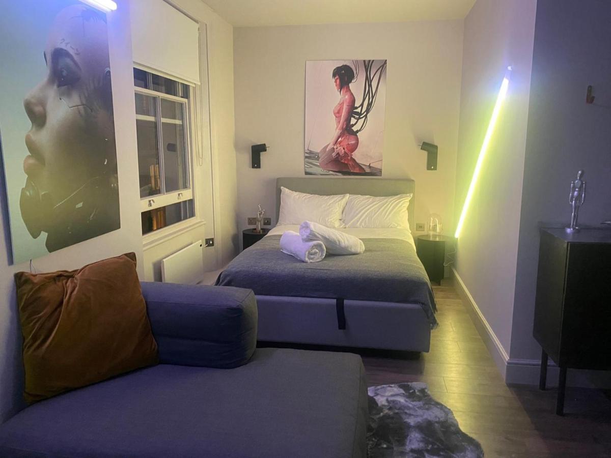 New Luxury Cyberpunk 1bed Studio Serviced Notting Hill Free Wifi & Netflix Location Perfect For Solo & Coupled Guests London