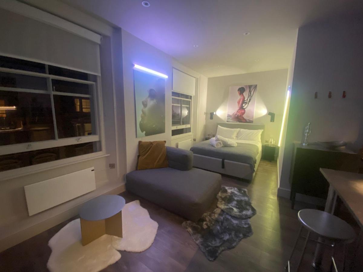 Apartment New Luxury Cyberpunk 1bed Studio Serviced Notting Hill Free Wifi & Netflix Location Perfect For Solo & Coupled Guests London