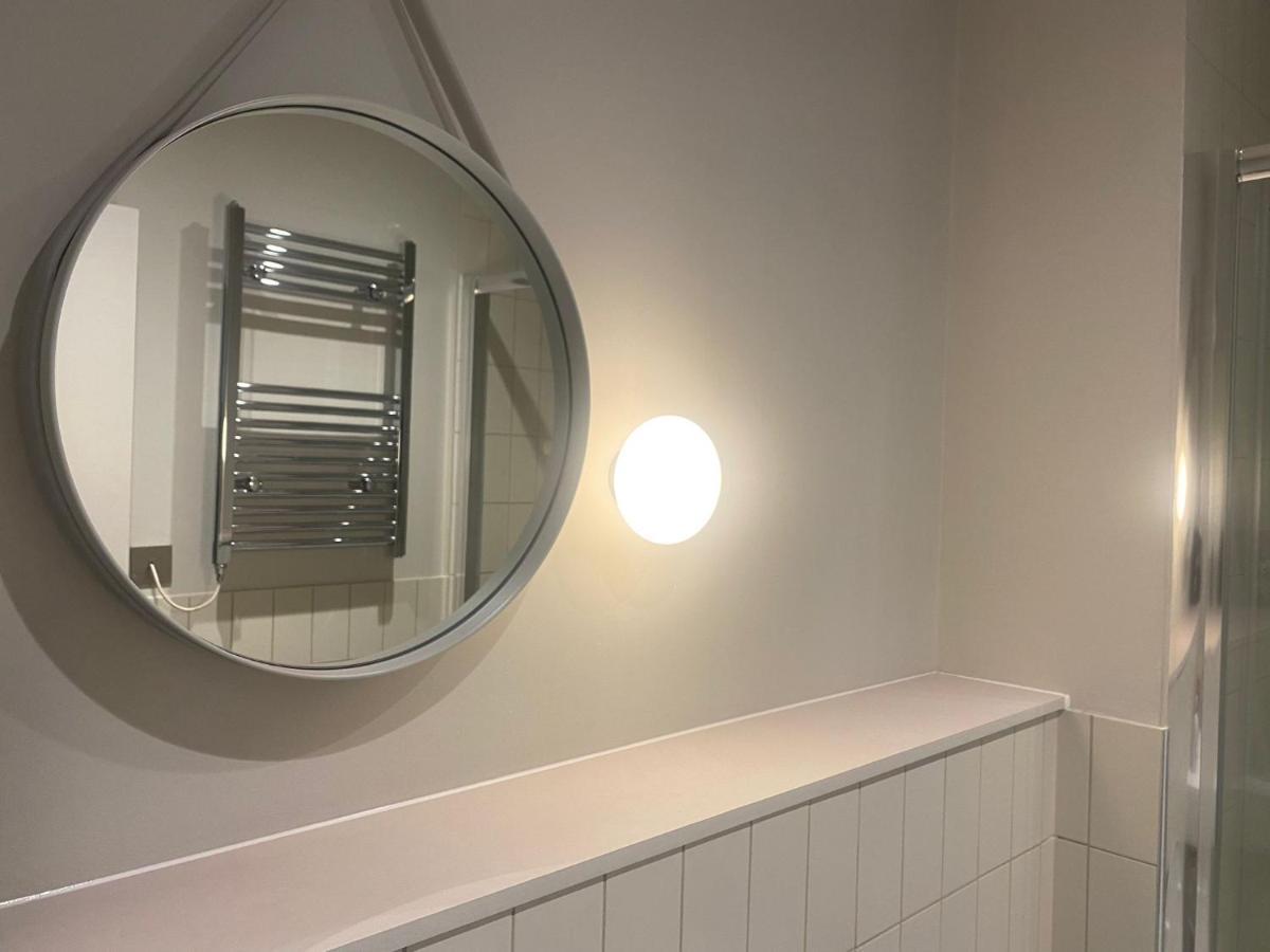 New Luxury Cyberpunk 1bed Studio Serviced Notting Hill Free Wifi & Netflix Location Perfect For Solo & Coupled Guests Apartment *