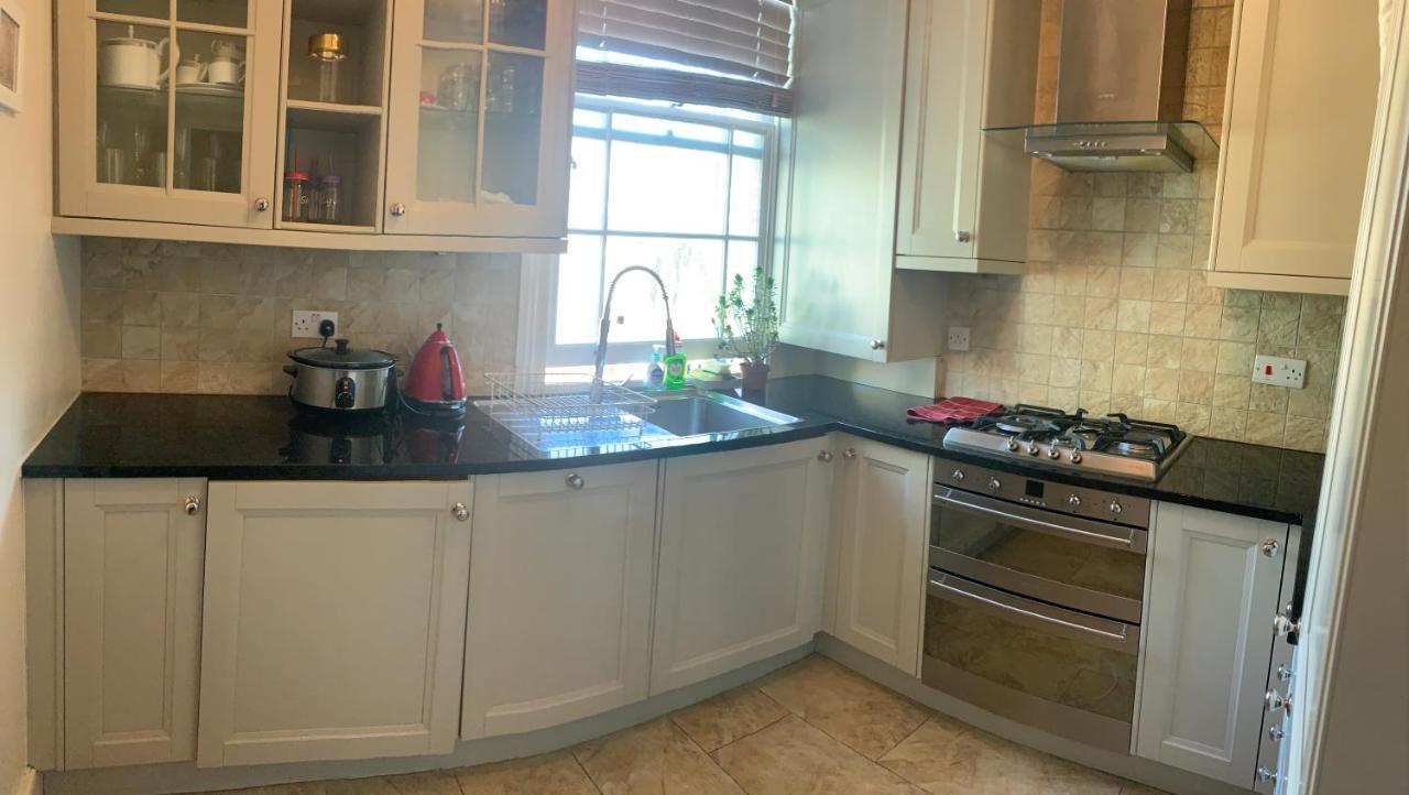 1st Floor Luxury 2 Bedroom 1 Bathroom Hampstead * Londen