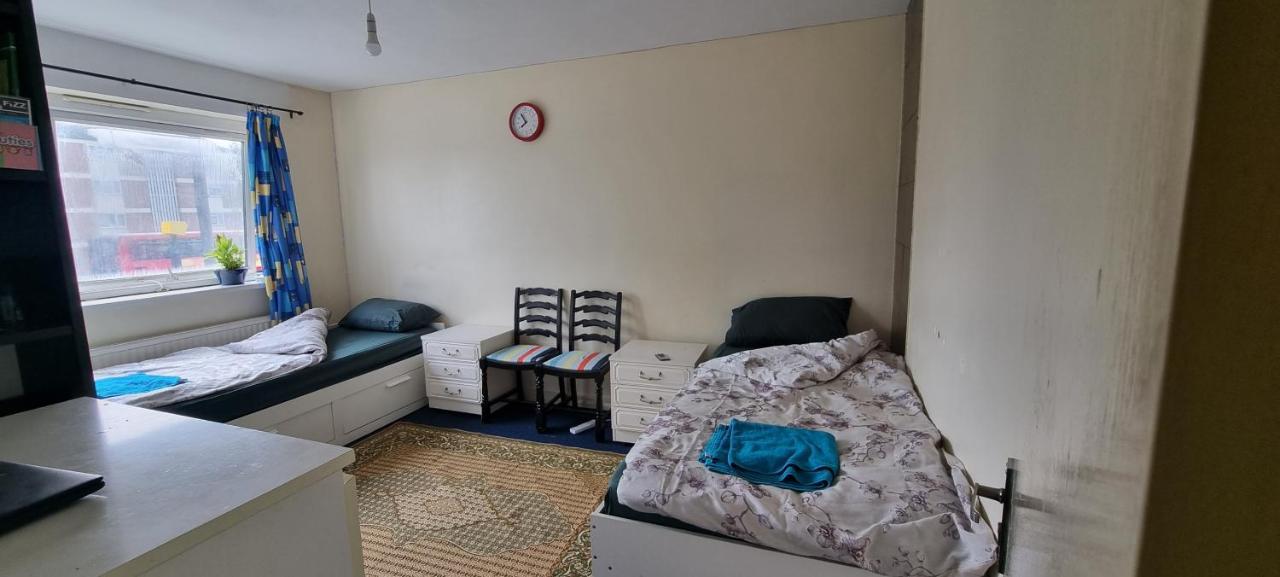 Private In Shares Flat Near Heathrow Airport Lejlighed London