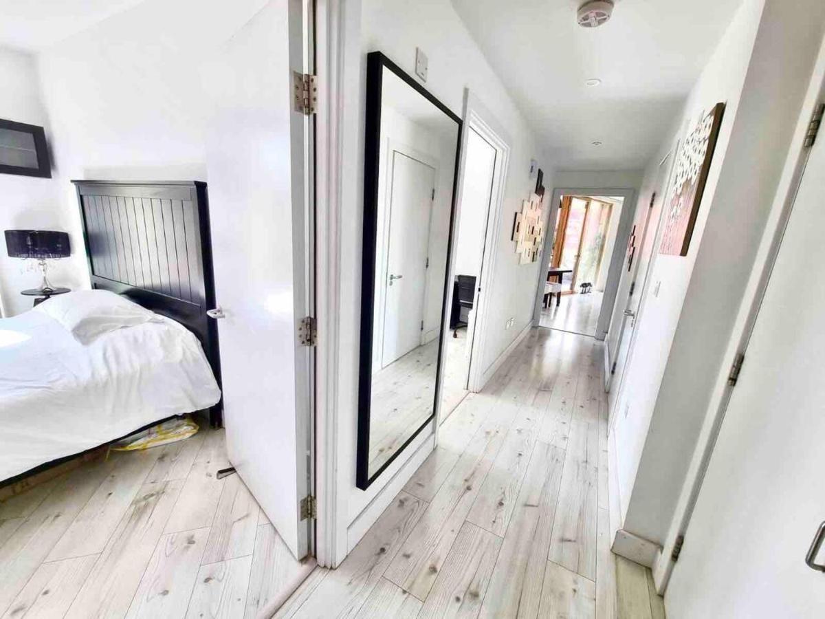 Stunning 2-bed & Balcony In Notting Hill Appartement