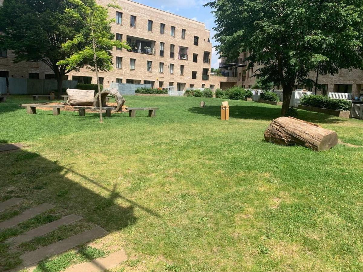 Stunning 2-bed & Balcony In Notting Hill * Londen