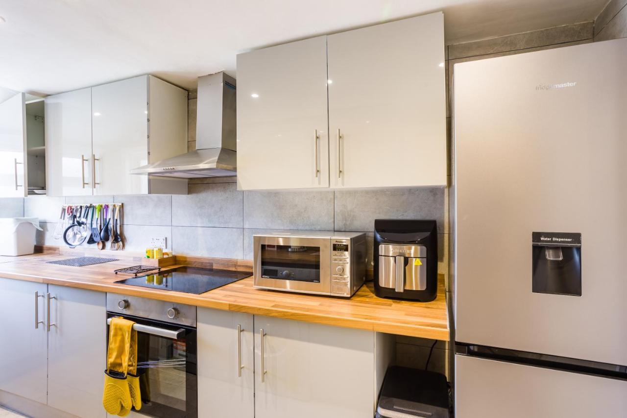 Hébergement de vacances 4 Bedroom House With Garden, Parking & 3 Mins Walking Distance From Train Station Londres
