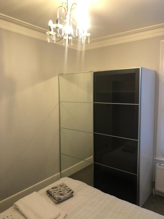 Great 4 Bedroom In Tooting Lejlighed *