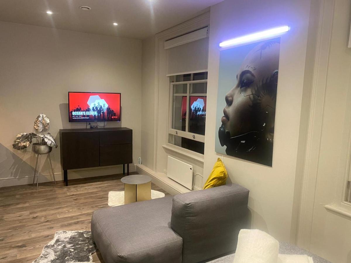 New Luxury Cyberpunk 1bed Studio Serviced Notting Hill Free Wifi & Netflix Location Perfect For Solo & Coupled Guests *