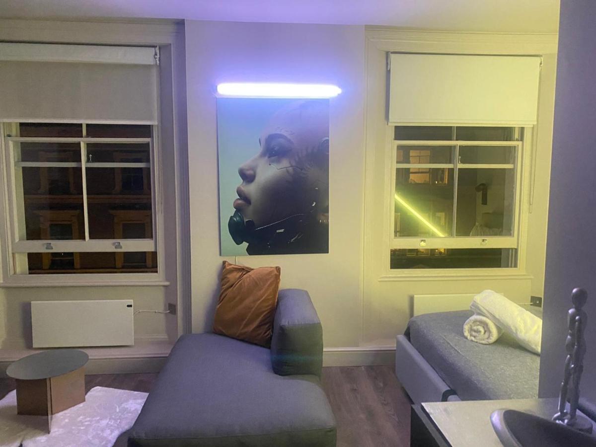 New Luxury Cyberpunk 1bed Studio Serviced Notting Hill Free Wifi & Netflix Location Perfect For Solo & Coupled Guests *