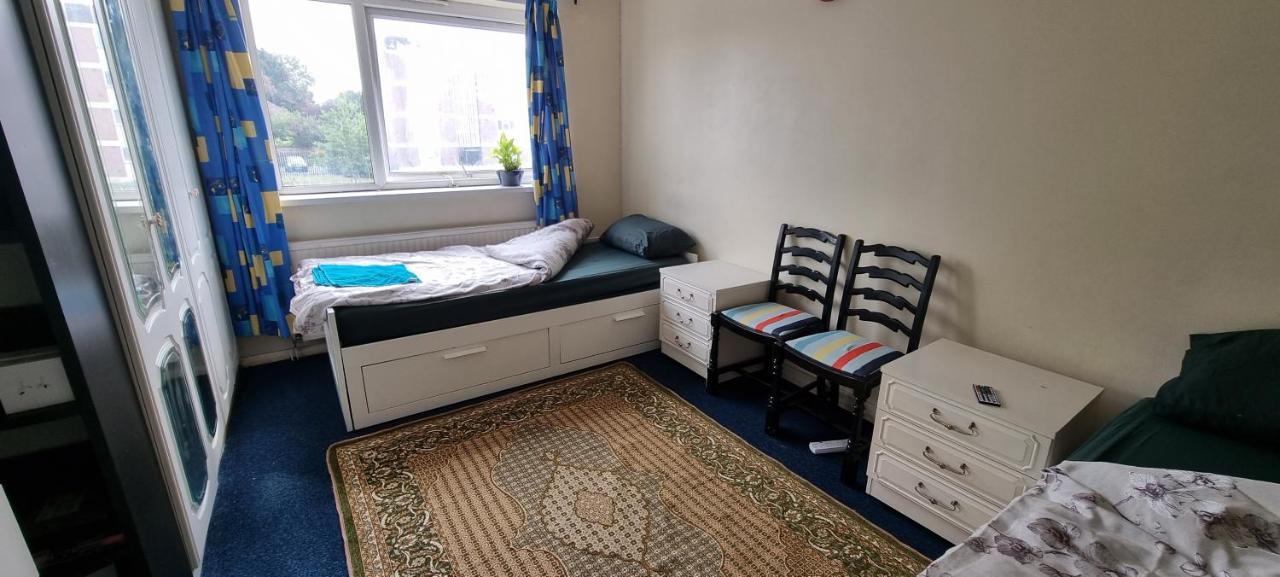 Private In Shares Flat Near Heathrow Airport Lejlighed *