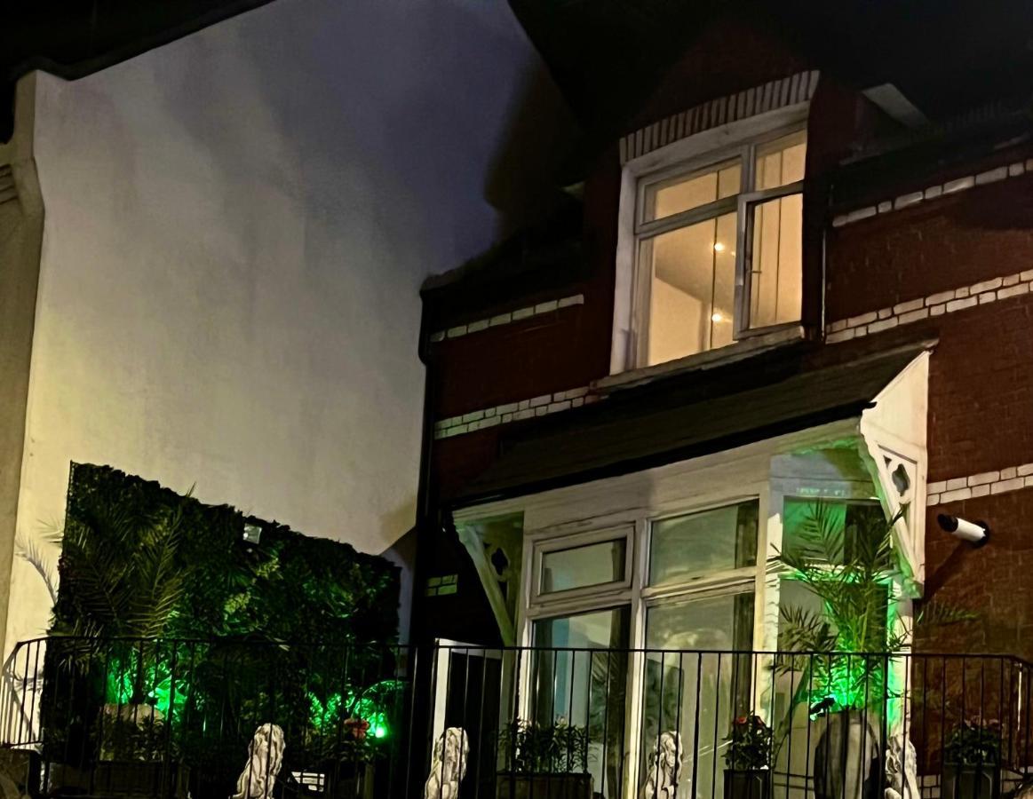 Hampstead Opulence - Luxurious Split Level Leilighet