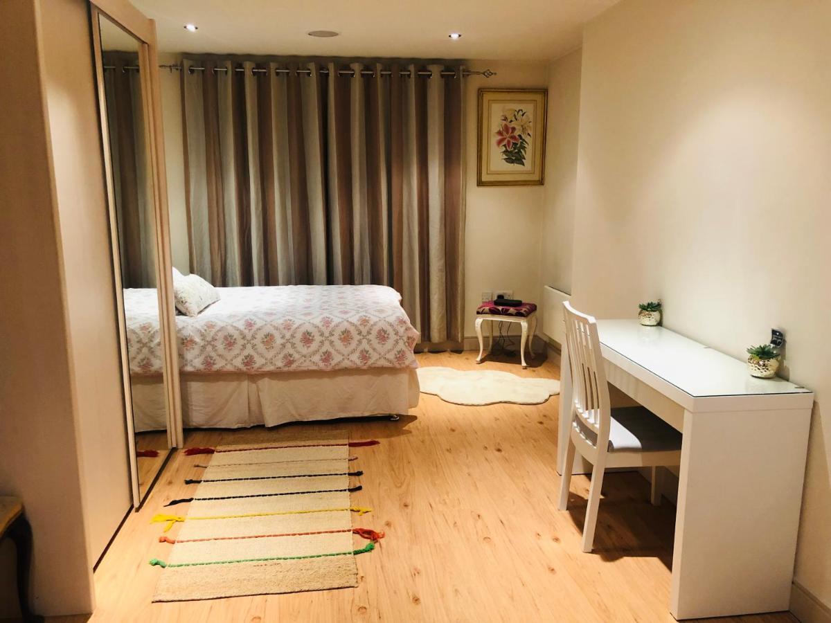 Studio Flat In Imperial Wharf-chelsea Harbour * Londra