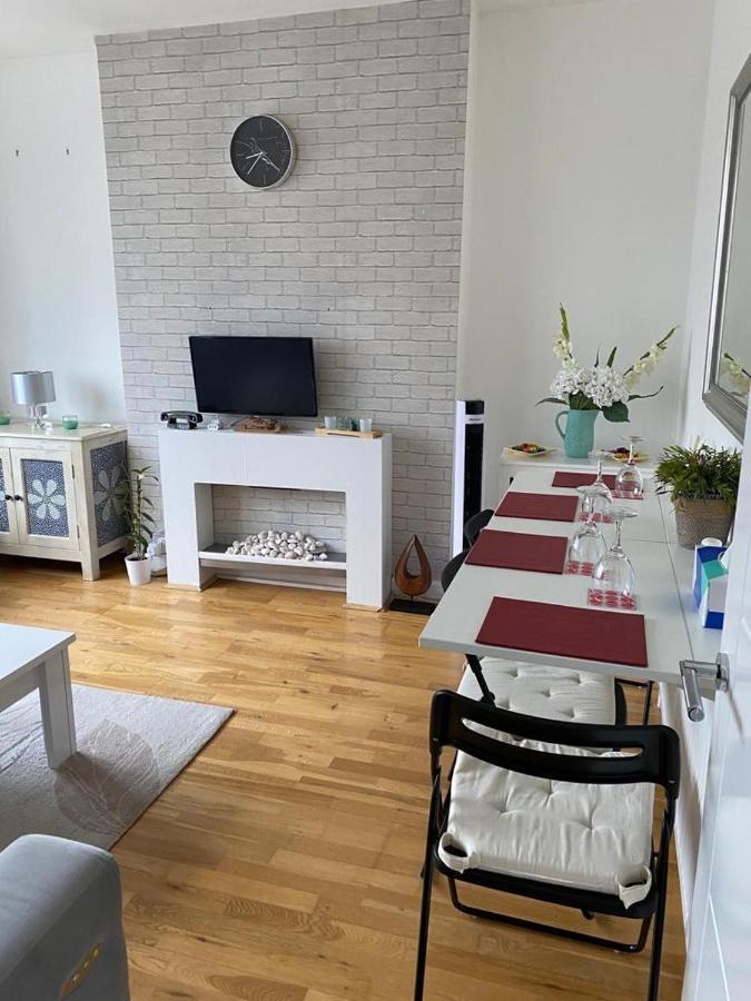 Lovely 2-bedroom In Zone 2 Lägenhet