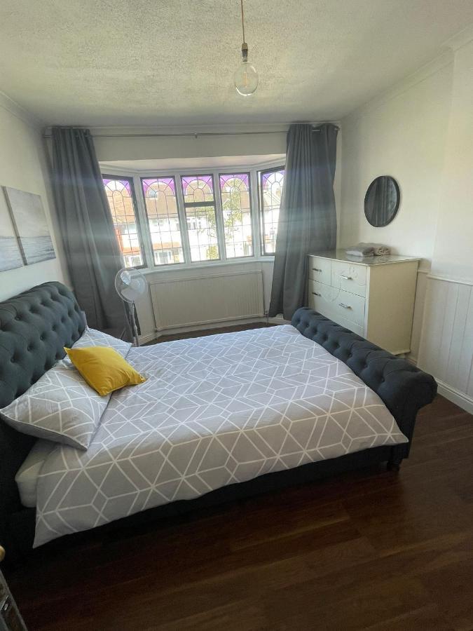Lovely, Recently Refurbished Four Bedroom House.. Ferienhaus *