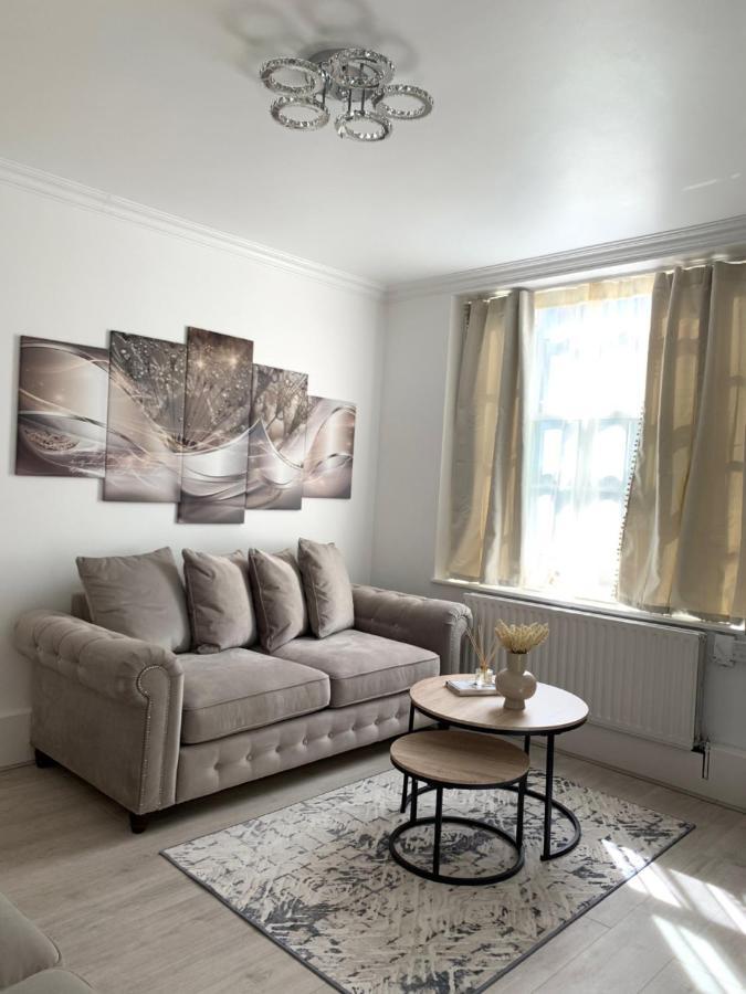 New Look Flat In Waterloo *