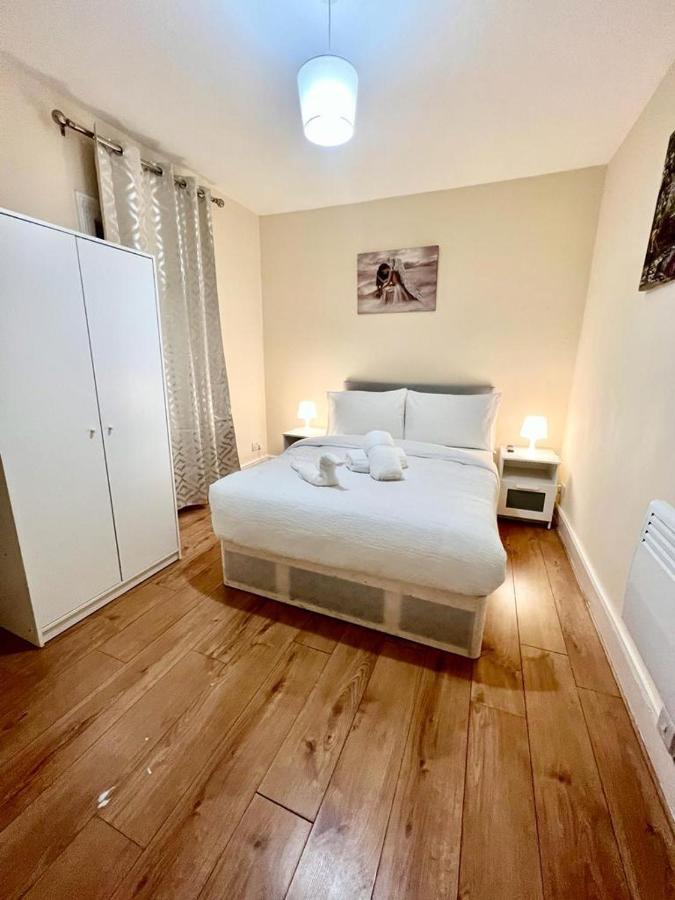 Studio Flat In Colliers Wood London