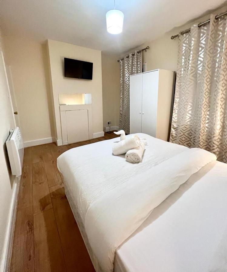 Studio Flat In Colliers Wood Apartment *