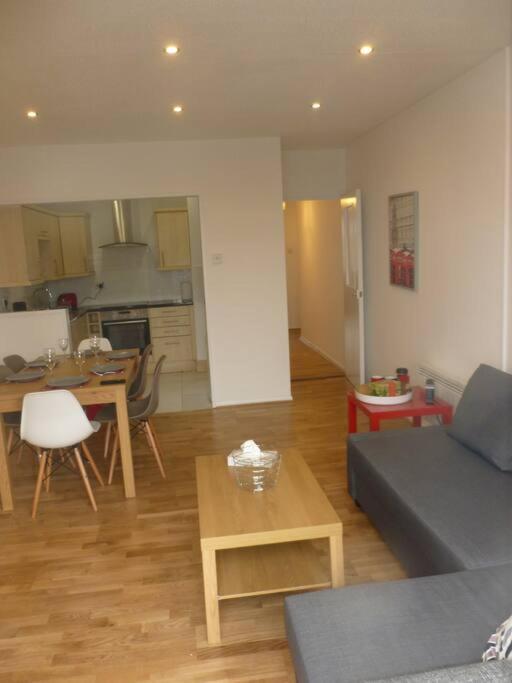 Modern 2 Bedroom Flat In Camden Appartement Londen