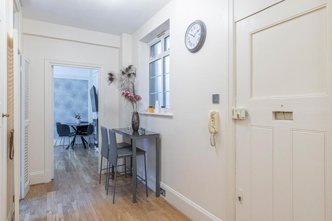 Charming 2 Bedroom Flat In Kensington High Street Apartment