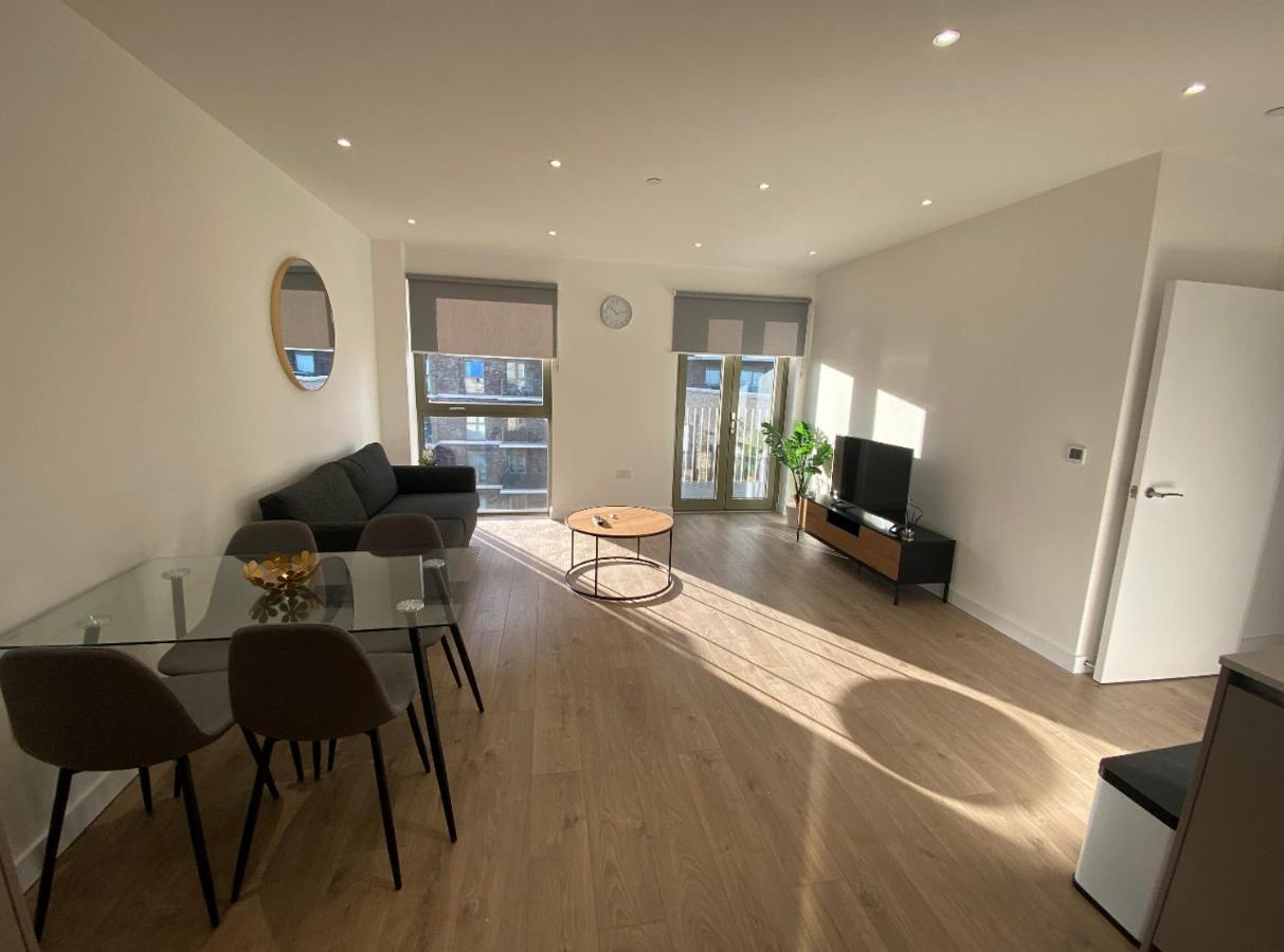 Riverside And Homestay London