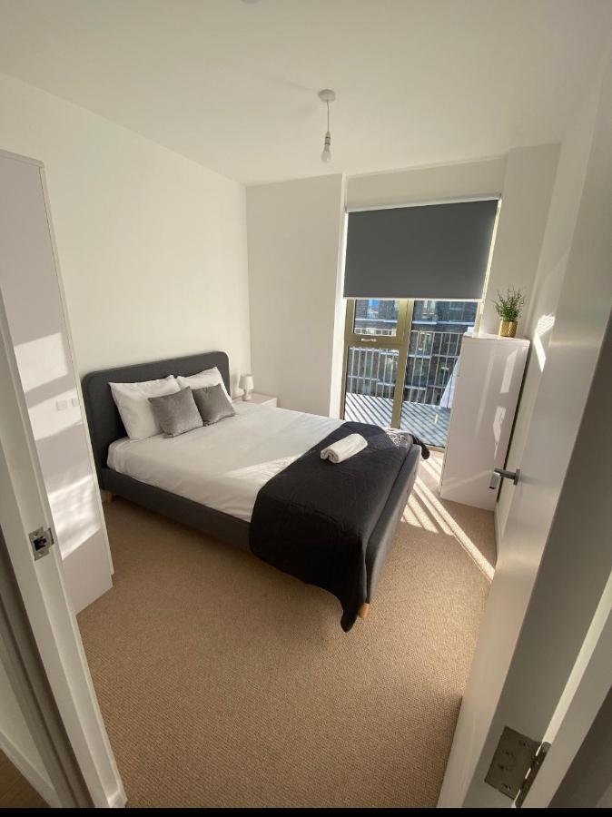 Homestay Riverside And London