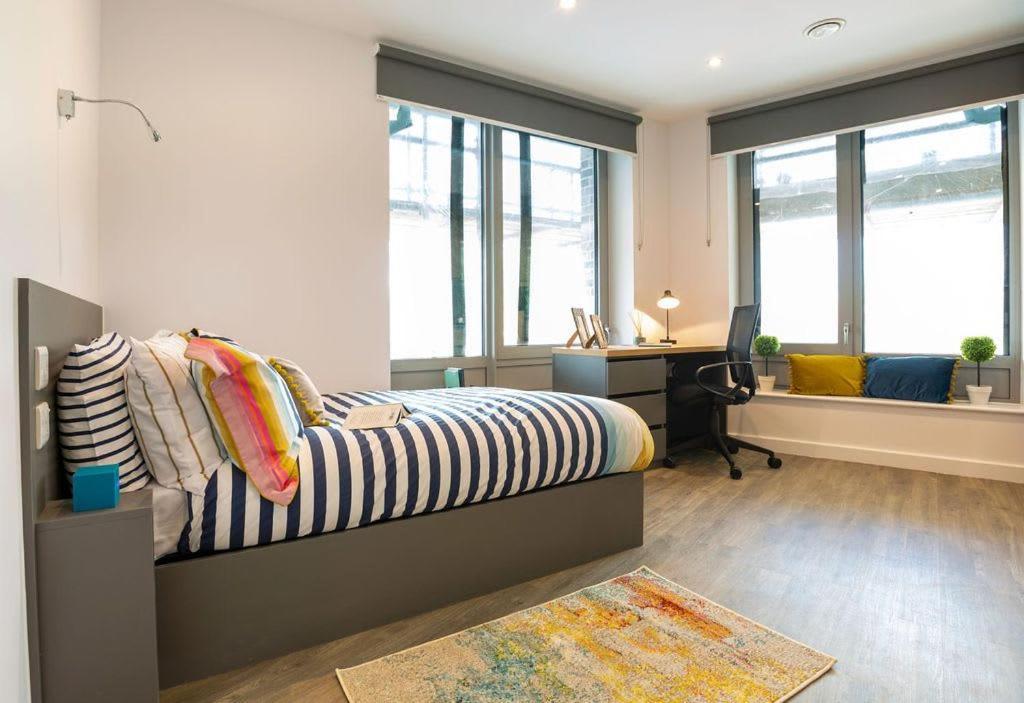 For Students Only Private Bedrooms With Shared Kitchen At Great Court In * Londen