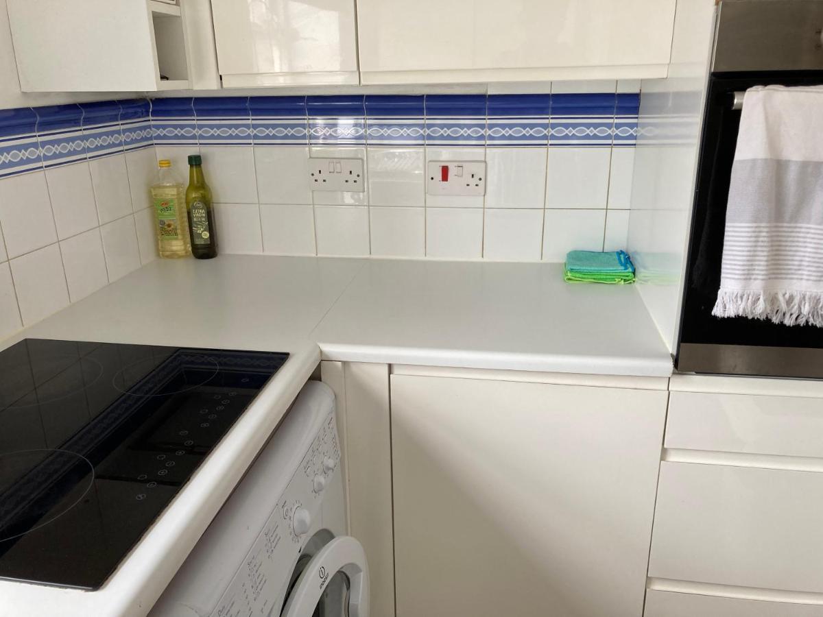 Privatunterkunft Comfortable With Private Balcony And Shared House London
