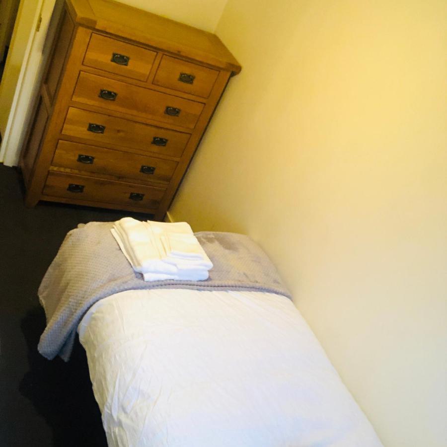 Lejlighed 2 Bedroom, Near Station, Fast Wi-fi, Free Parking! *