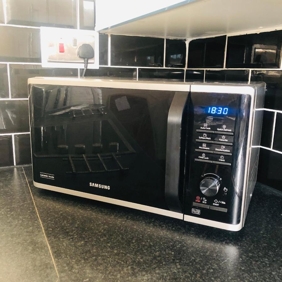 2 Bedroom, Near Station, Fast Wi-fi, Free Parking! Lejlighed *