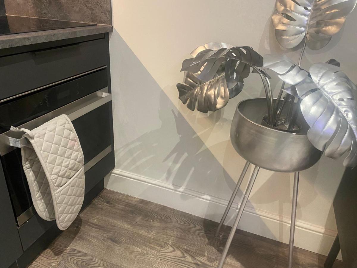 New Luxury Cyberpunk 1bed Studio Serviced Notting Hill Free Wifi & Netflix Location Perfect For Solo & Coupled Guests Apartment