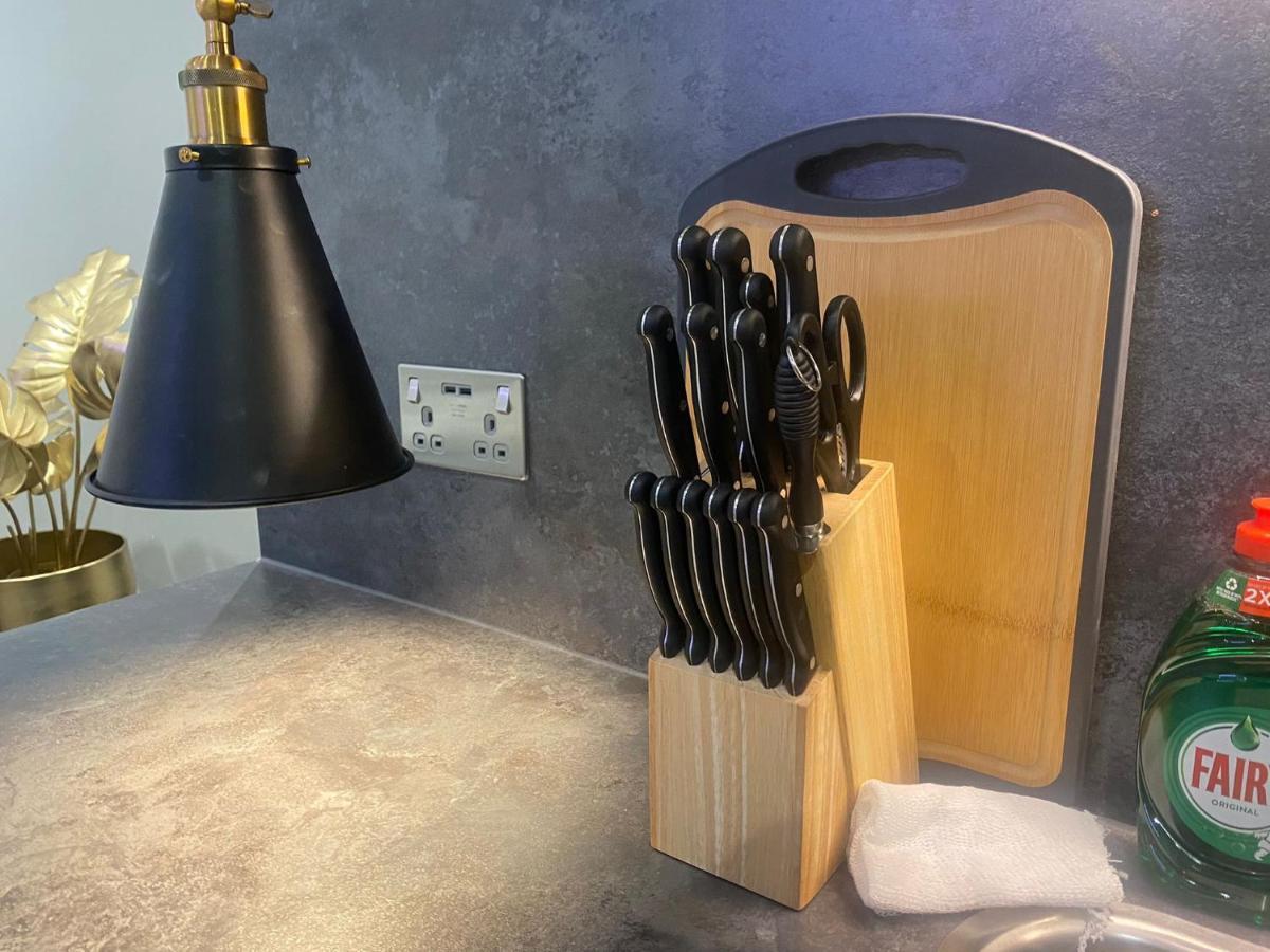 New Luxury Cyberpunk 1bed Studio Serviced Notting Hill Free Wifi & Netflix Location Perfect For Solo & Coupled Guests Apartment *