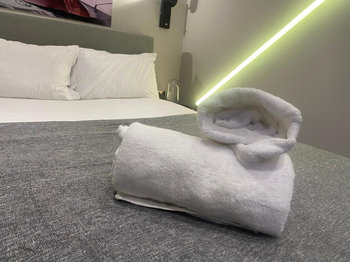 New Luxury Cyberpunk 1bed Studio Serviced Notting Hill Free Wifi & Netflix Location Perfect For Solo & Coupled Guests Apartment