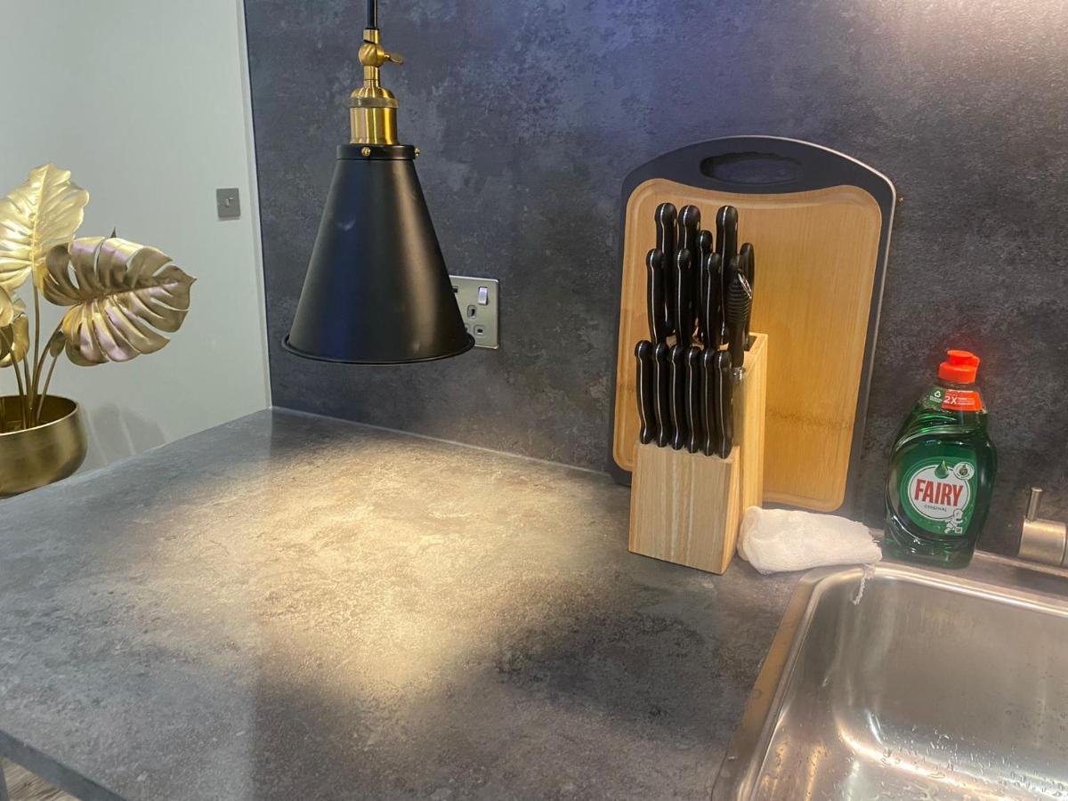 New Luxury Cyberpunk 1bed Studio Serviced Notting Hill Free Wifi & Netflix Location Perfect For Solo & Coupled Guests Apartment
