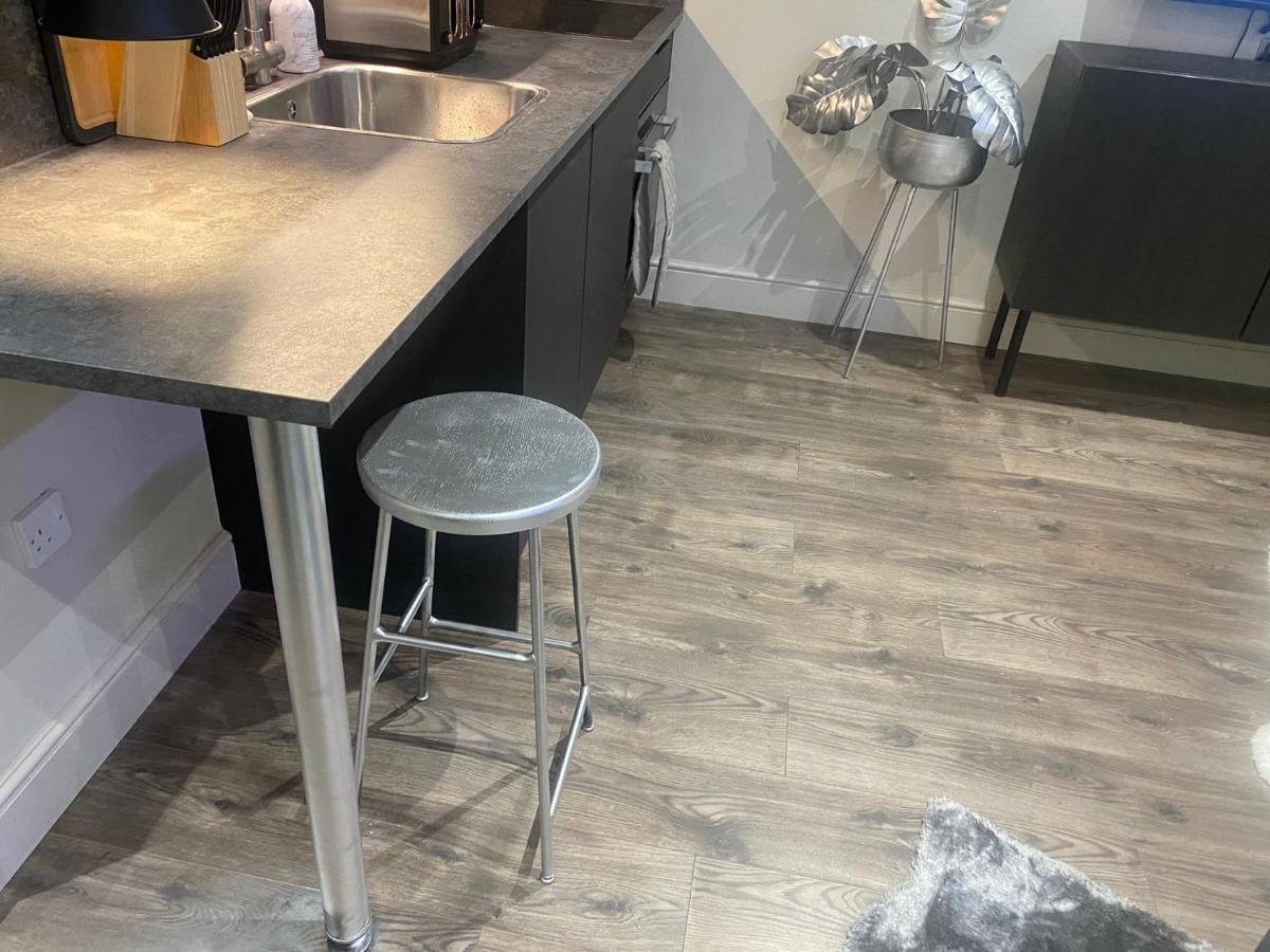 New Luxury Cyberpunk 1bed Studio Serviced Notting Hill Free Wifi & Netflix Location Perfect For Solo & Coupled Guests Apartment *