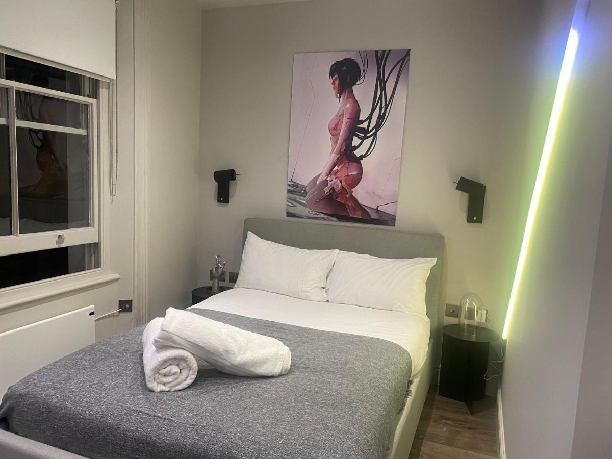 New Luxury Cyberpunk 1bed Studio Serviced Notting Hill Free Wifi & Netflix Location Perfect For Solo & Coupled Guests