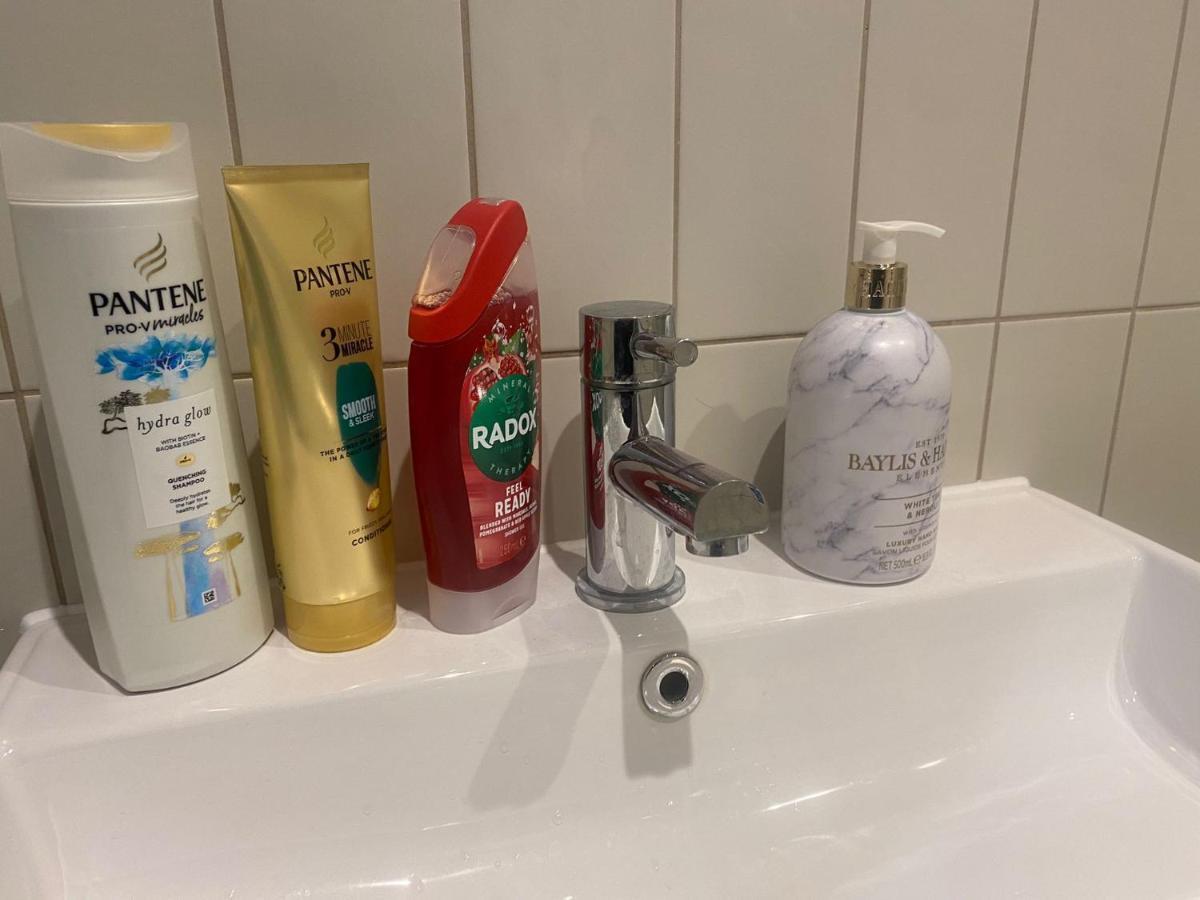 New Luxury Cyberpunk 1bed Studio Serviced Notting Hill Free Wifi & Netflix Location Perfect For Solo & Coupled Guests London