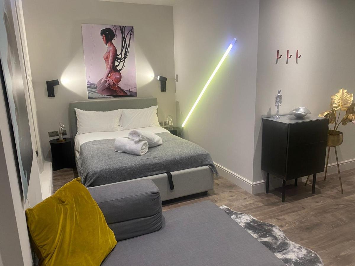 Apartment New Luxury Cyberpunk 1bed Studio Serviced Notting Hill Free Wifi & Netflix Location Perfect For Solo & Coupled Guests London