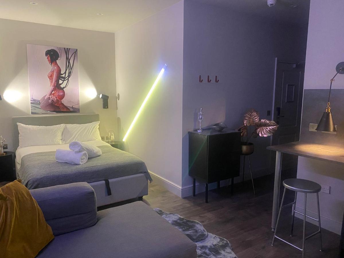 New Luxury Cyberpunk 1bed Studio Serviced Notting Hill Free Wifi & Netflix Location Perfect For Solo & Coupled Guests London