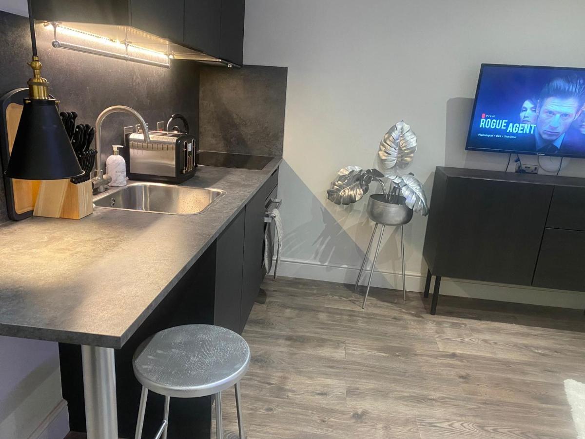 New Luxury Cyberpunk 1bed Studio Serviced Notting Hill Free Wifi & Netflix Location Perfect For Solo & Coupled Guests Apartment *