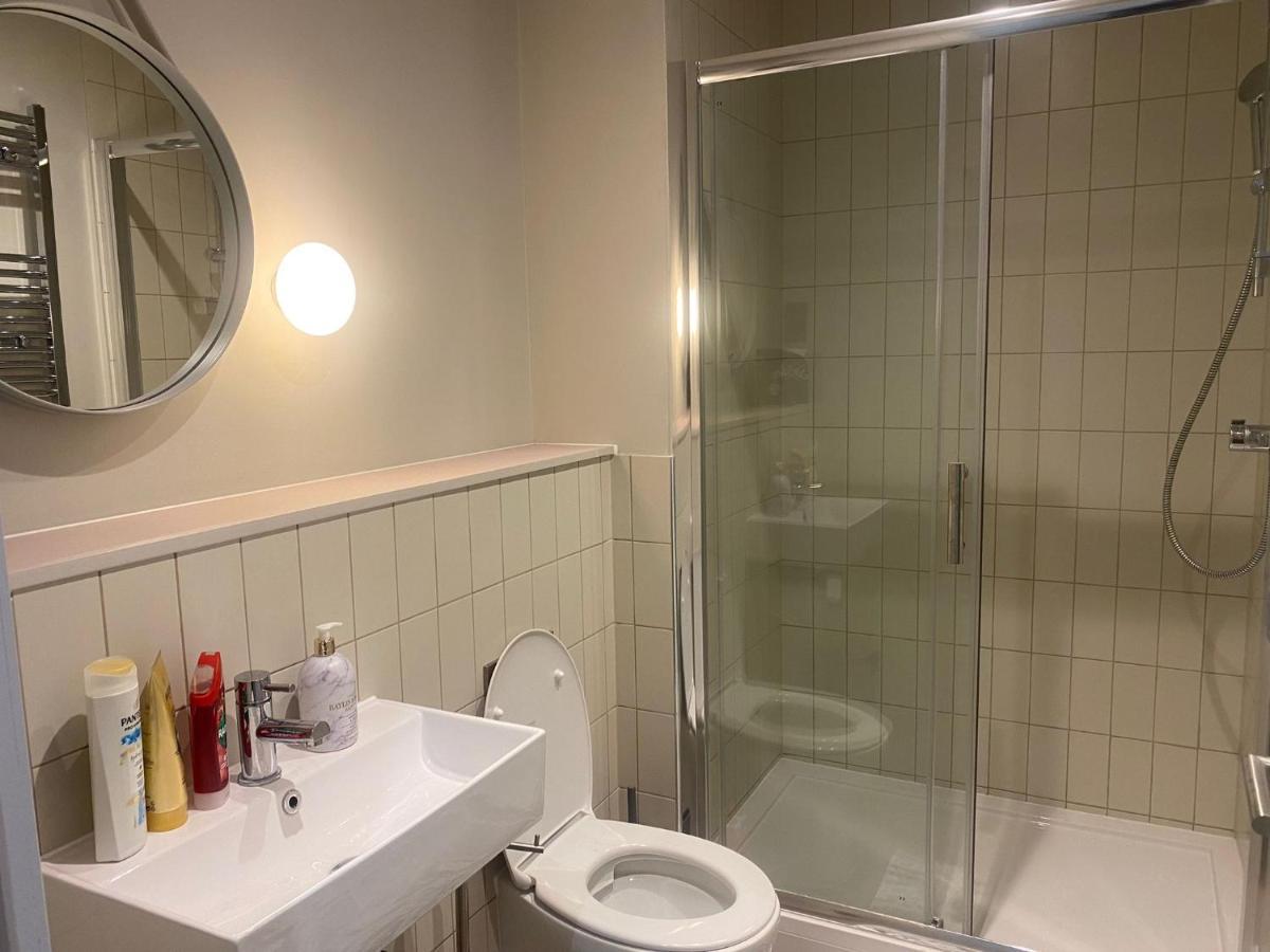New Luxury Cyberpunk 1bed Studio Serviced Notting Hill Free Wifi & Netflix Location Perfect For Solo & Coupled Guests London