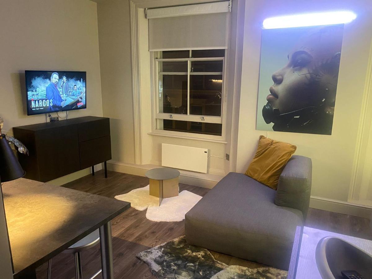 New Luxury Cyberpunk 1bed Studio Serviced Notting Hill Free Wifi & Netflix Location Perfect For Solo & Coupled Guests Apartment *
