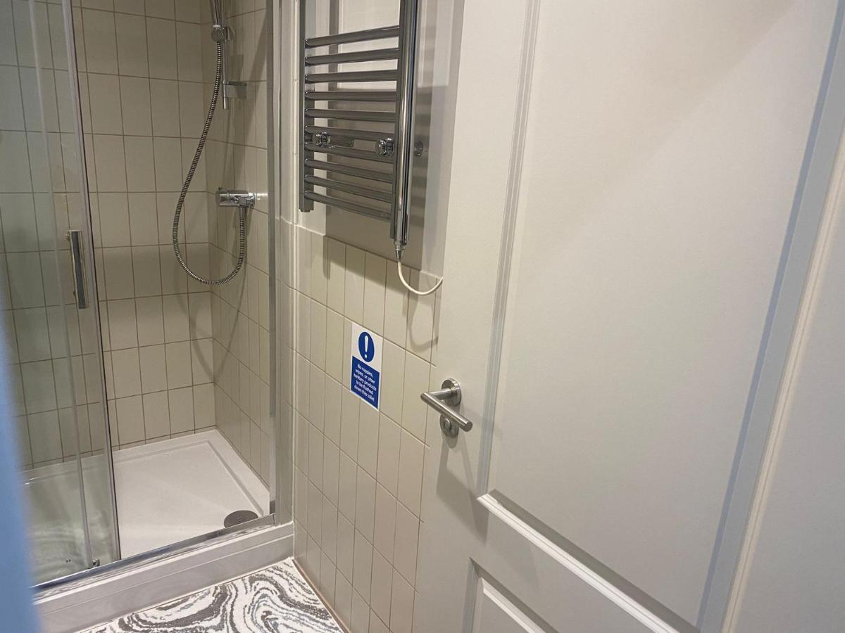 New Luxury Cyberpunk 1bed Studio Serviced Notting Hill Free Wifi & Netflix Location Perfect For Solo & Coupled Guests Apartment *