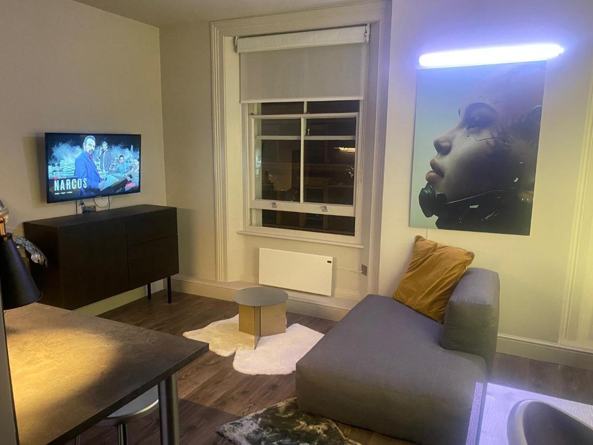 Apartment New Luxury Cyberpunk 1bed Studio Serviced Notting Hill Free Wifi & Netflix Location Perfect For Solo & Coupled Guests London
