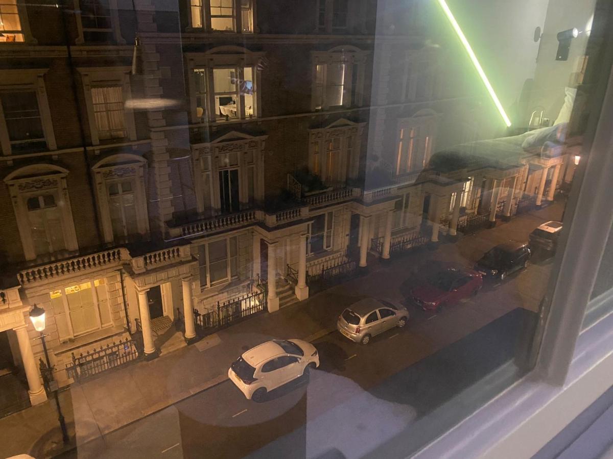 New Luxury Cyberpunk 1bed Studio Serviced Notting Hill Free Wifi & Netflix Location Perfect For Solo & Coupled Guests Apartment