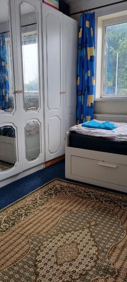 Private In Shares Flat Near Heathrow Airport Lejlighed *