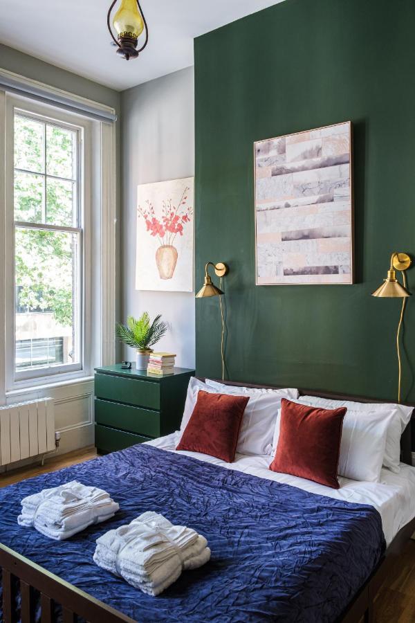 Sunny Corner In Center Of Apartment London