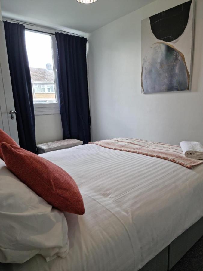 Remarkable 3-bed In Appartamento Londra