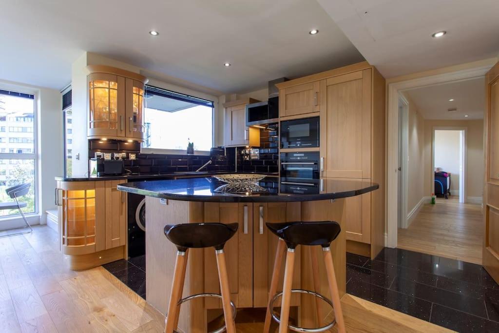 Thames View Apartment, Imperial Wharf Londen