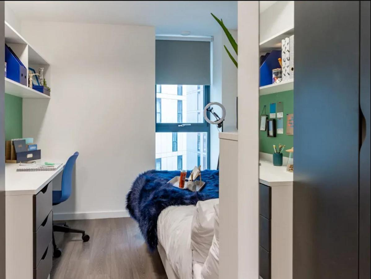 Modern Rooms In Wembley, Sk