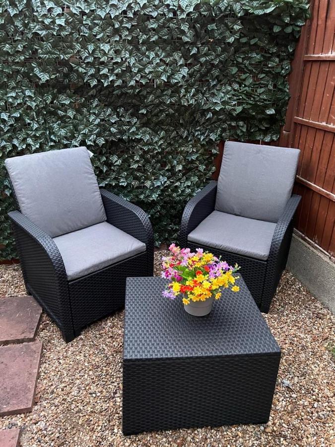 Beautiful In Beckton With Private Entrance And Garden Appartement *